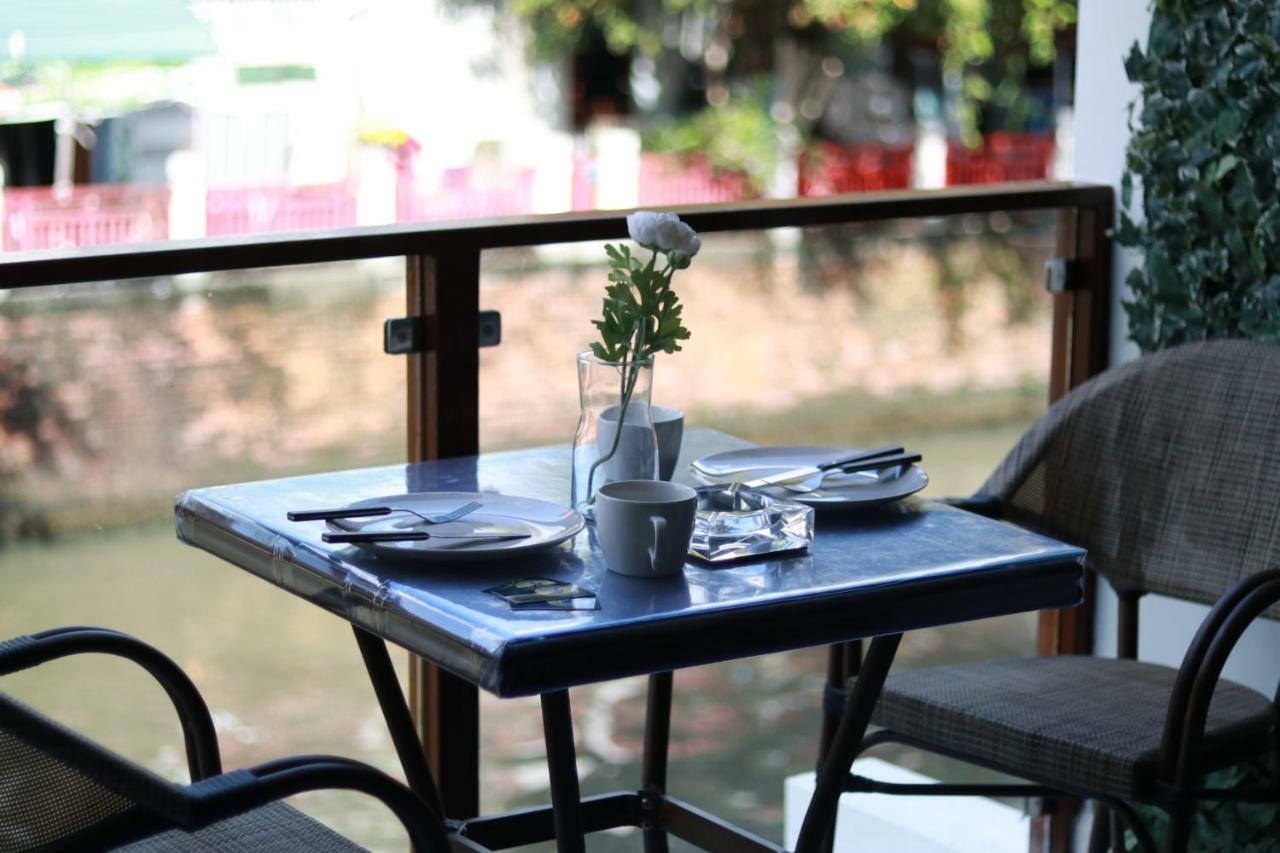 The Lol Elephant Hostel Bangkok Exteriör bild
