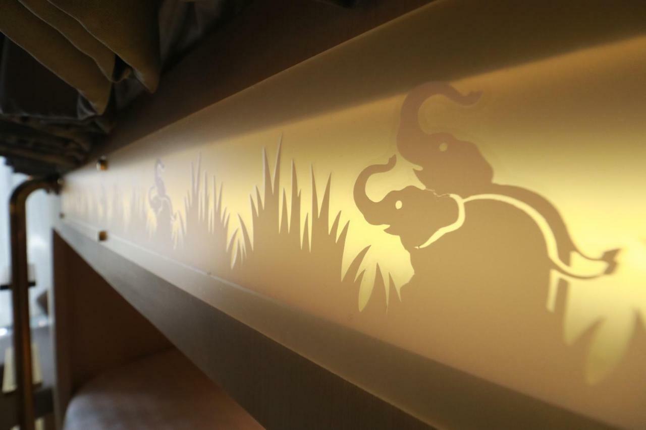 The Lol Elephant Hostel Bangkok Exteriör bild