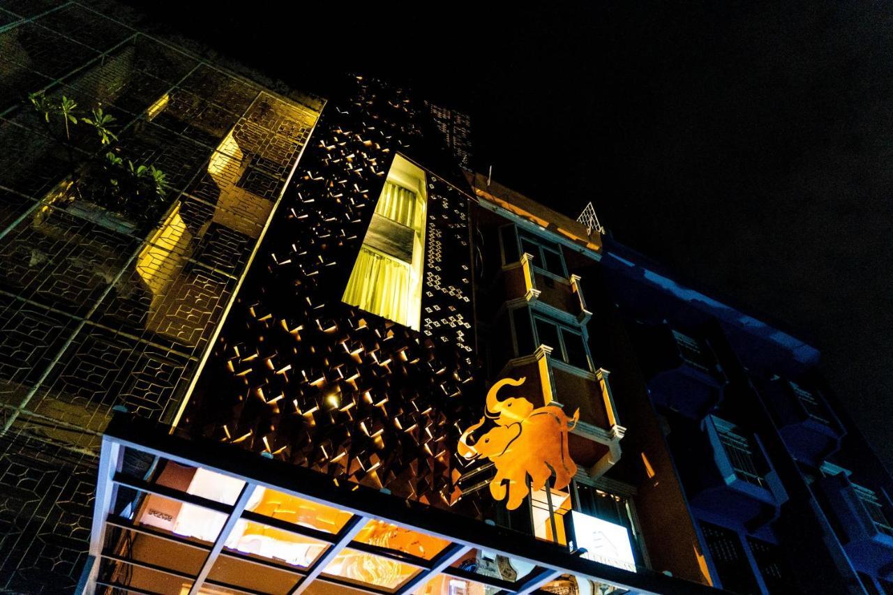 The Lol Elephant Hostel Bangkok Exteriör bild