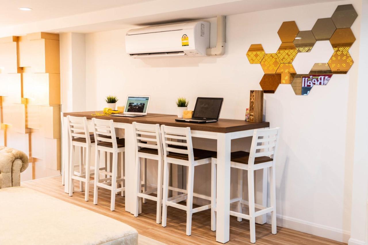 The Lol Elephant Hostel Bangkok Exteriör bild